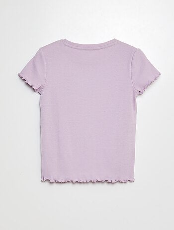 Camiseta de canalé con bordes ondulados