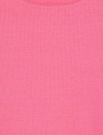 Camiseta de canalé con bordes ondulados