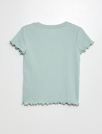 Camiseta de canalé con bordes ondulados