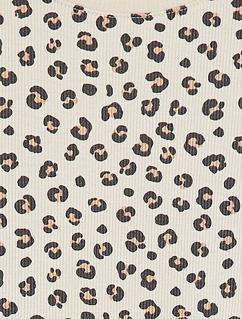 Camiseta de canalé con bordes ondulados y estampados