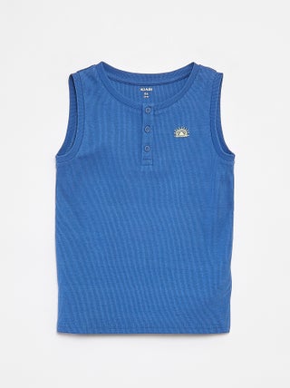 Camiseta de canalé con cuello abotonado