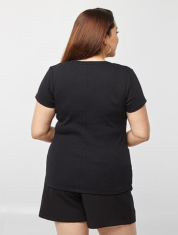 Camiseta de canalé con cuello abotonado