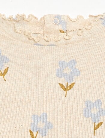 Camiseta de canalé con cuello ondulado