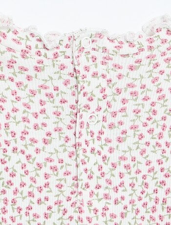 Camiseta de canalé con cuello ondulado