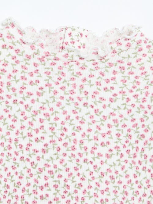 Camiseta de canalé con cuello ondulado - Kiabi Camiseta de canalé con cuello ondulado - Kiabi