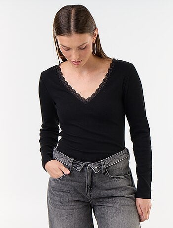 Camiseta de canalé con encaje en el cuello