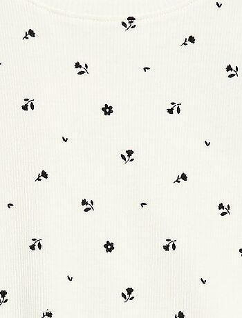 Camiseta de canalé con mangas cortas con volantes