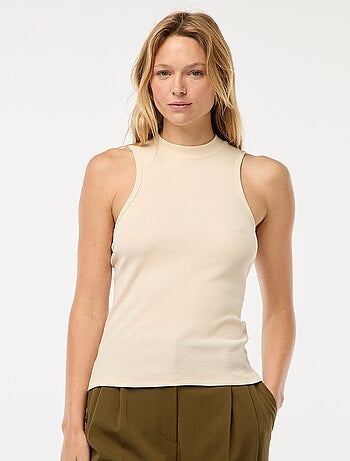 Camiseta de canalé con sisa americana