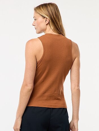 Camiseta de canalé con sisa americana