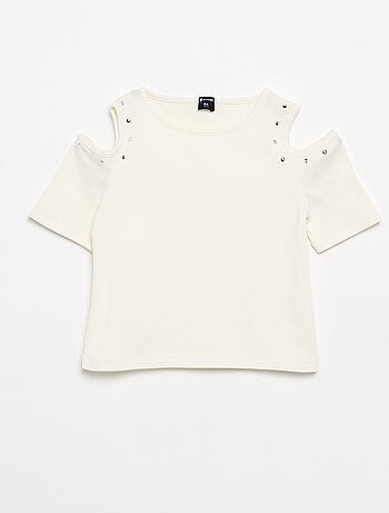 Camiseta de canalé con tachuelas y hombros descubiertos