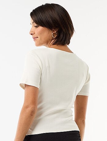 Camiseta de corte asimétrico