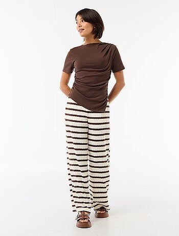 Camiseta de corte asimétrico