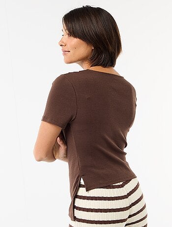 Camiseta de corte asimétrico