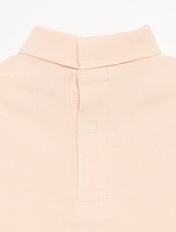 Camiseta de cuello alto con lazo animado