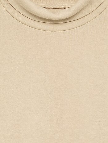 Camiseta de cuello alto de canalé