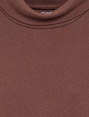 Camiseta de cuello alto de canalé