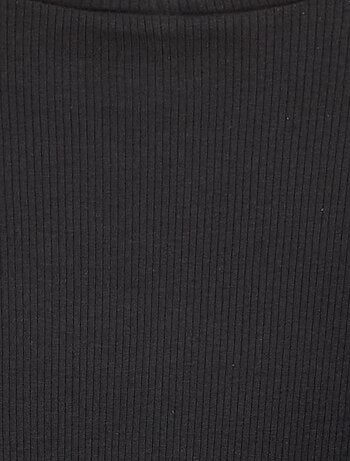 Camiseta de cuello alto de canalé