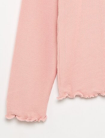 Camiseta de cuello alto lisa con acabados ondulados