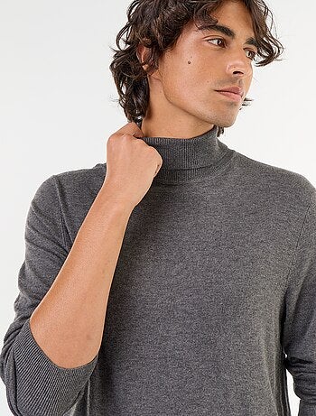 Camiseta de cuello alto lisa de punto fino