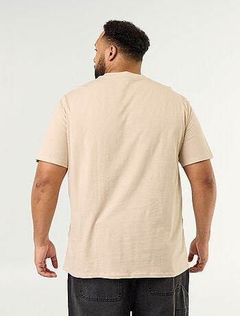 Camiseta con cuello de pico