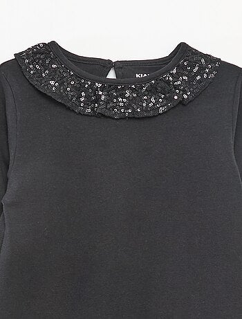 Camiseta de cuello grande con volante y lentejuelas lisa