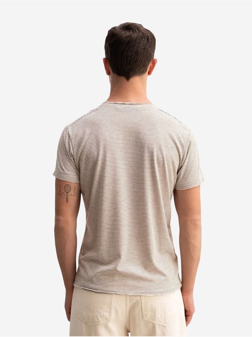 Camiseta de cuello redondo a rayas con bordado de giesto - Kiabi Camiseta de cuello redondo a rayas con bordado de giesto - Kiabi