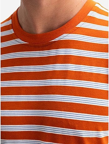 Camiseta de cuello redondo a rayas de corte entallado giesto
