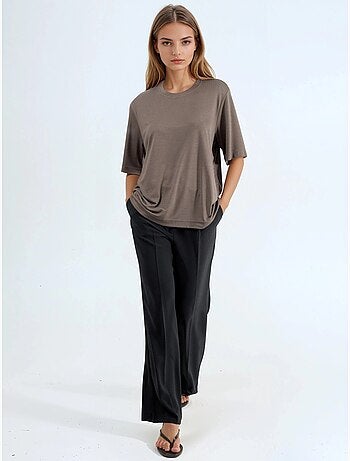 Camiseta de cuello redondo acanalada de corte regular busem