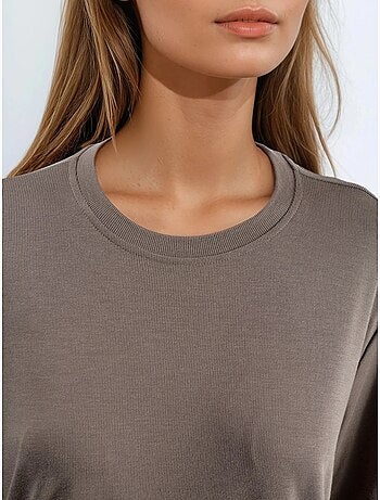 Camiseta de cuello redondo acanalada de corte regular busem