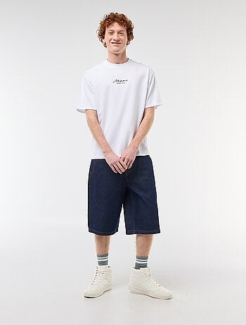 Camiseta de cuello redondo con bordado contrastante