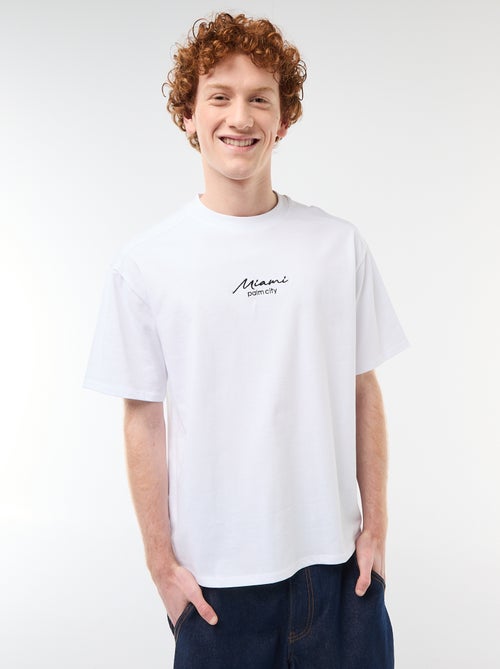 Camiseta de cuello redondo con bordado contrastante - Kiabi