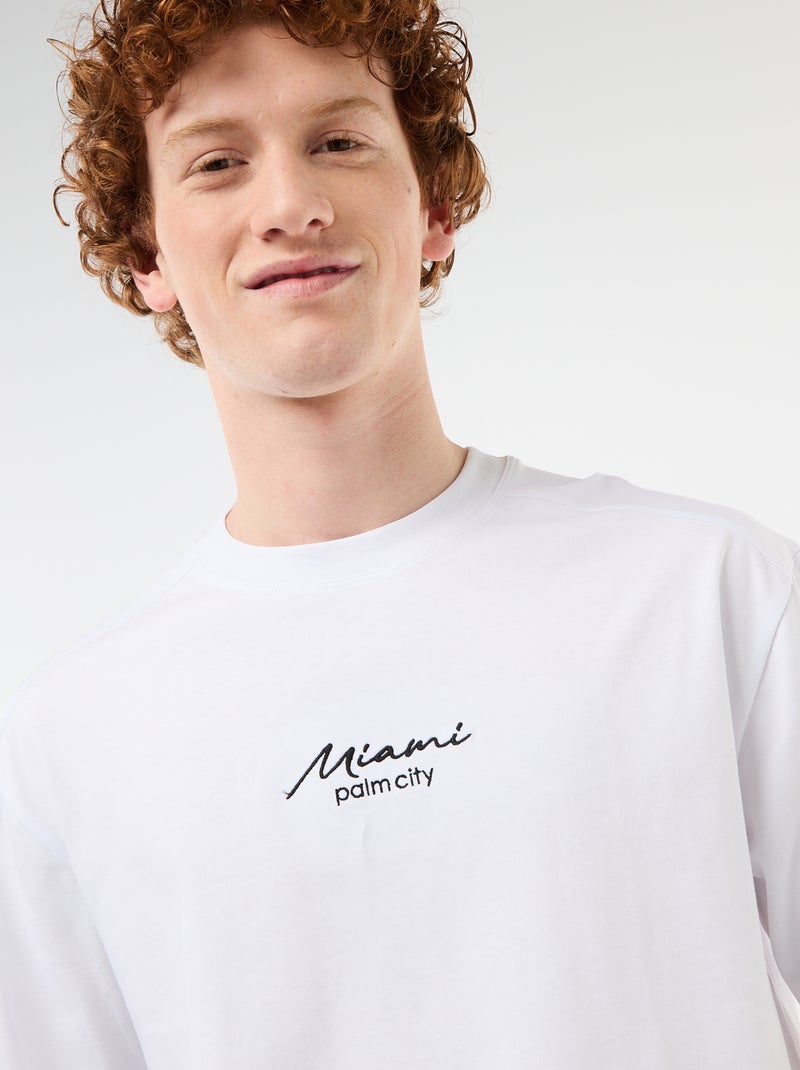 Camiseta de cuello redondo con bordado contrastante Blanco - Kiabi