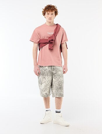 Camiseta de cuello redondo con bordado contrastante