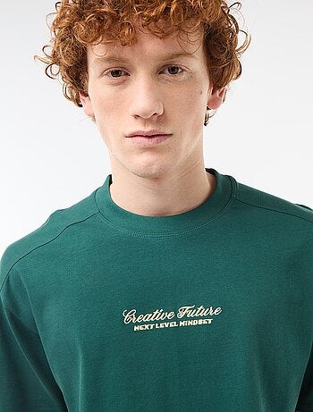 Camiseta de cuello redondo con bordado contrastante