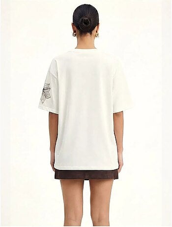 Camiseta de cuello redondo con bordado floral de lucci