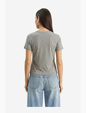 Camiseta de cuello redondo con bordado floral de lucci