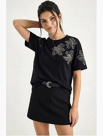 Camiseta de cuello redondo con bordado floral de lucci