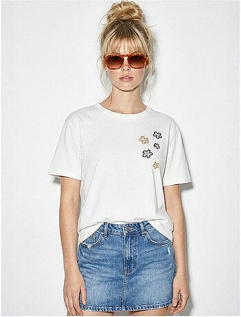 Camiseta de cuello redondo con bordado floral lucci