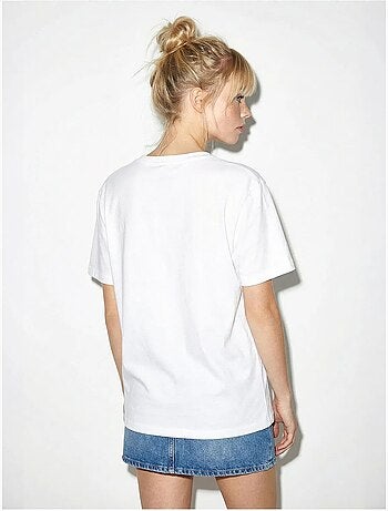 Camiseta de cuello redondo con bordado floral lucci