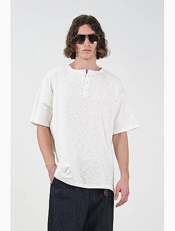 Camiseta de cuello redondo con detalle de botones giesto