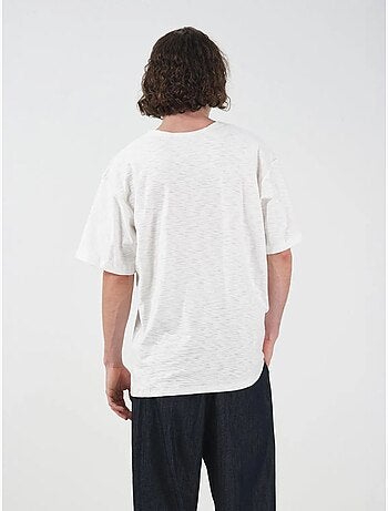 Camiseta de cuello redondo con detalle de botones giesto