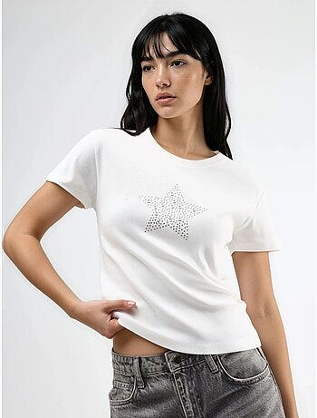 Camiseta de cuello redondo con estampado de estrellas y detalle de accesorios busem
