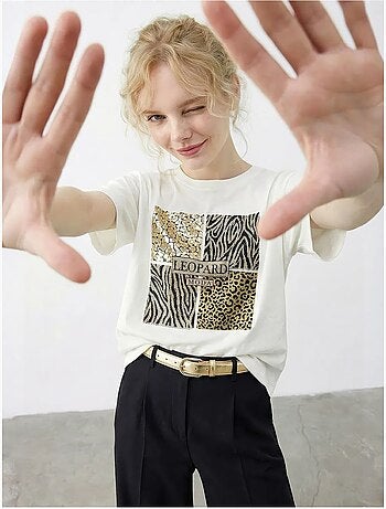 Camiseta de cuello redondo con lentejuelas y estampado de leopardo de lucci