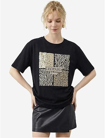 Camiseta de cuello redondo con lentejuelas y estampado de leopardo de lucci