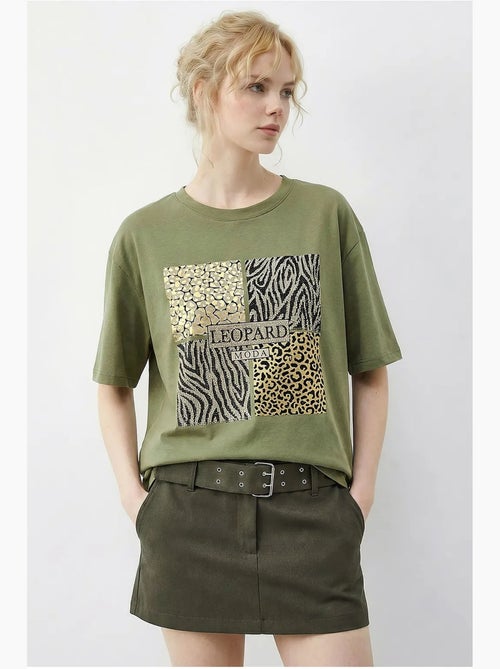 Camiseta de cuello redondo con lentejuelas y estampado de leopardo de lucci - Kiabi Camiseta de cuello redondo con lentejuelas y estampado de leopardo de lucci - Kiabi