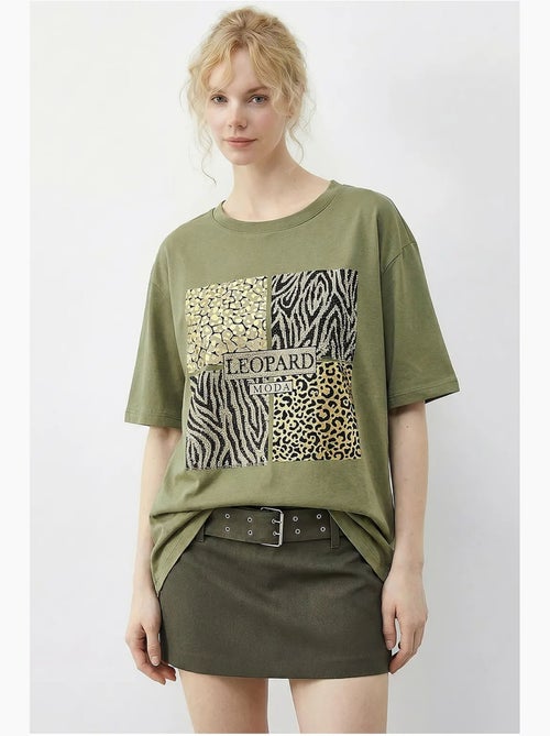 Camiseta de cuello redondo con lentejuelas y estampado de leopardo de lucci - Kiabi Camiseta de cuello redondo con lentejuelas y estampado de leopardo de lucci - Kiabi