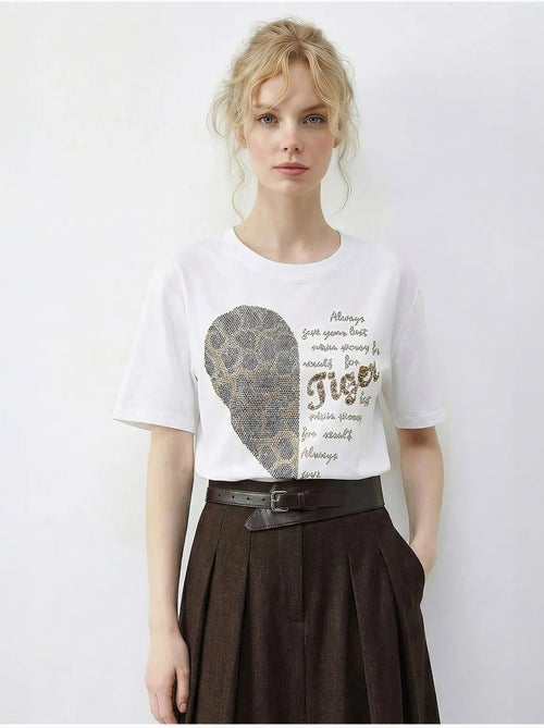 Camiseta de cuello redondo con lentejuelas y estampado de texto lucci - Kiabi Camiseta de cuello redondo con lentejuelas y estampado de texto lucci - Kiabi
