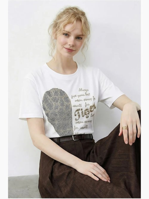 Camiseta de cuello redondo con lentejuelas y estampado de texto lucci - Kiabi Camiseta de cuello redondo con lentejuelas y estampado de texto lucci - Kiabi