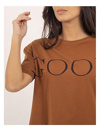 Camiseta de cuello redondo con mensaje FROM