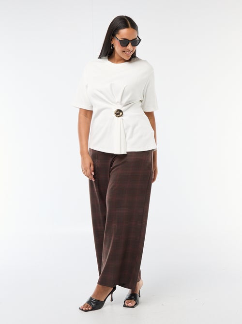 Camiseta de cuello redondo drapeado con joya fantasía - Kiabi